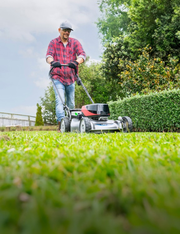 hrg466_mower_product_page_hero_mobile_1600x2080-min