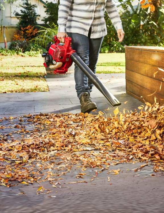hhb25_petrol_leaf_blower_product_page_hero_mobile_1600x2080-min